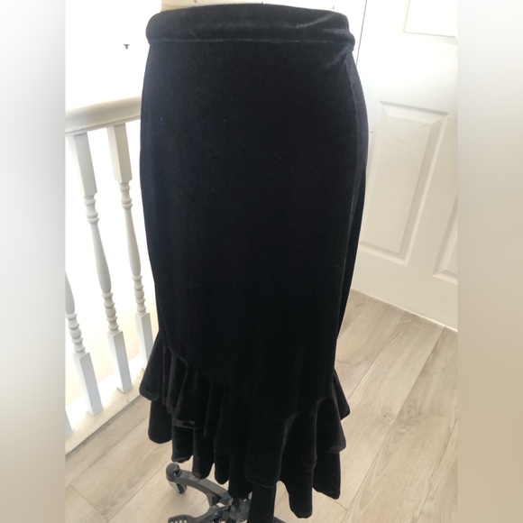Gianni Bini midi black velvet,ruffled tiered skirt. - Picture 4 of 13